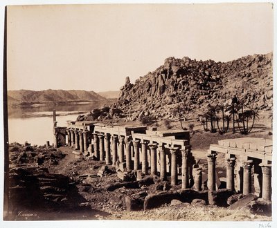 Ízisz templomának romjai Egyiptomban - a Zangali testvérek fényképe, 19. század vége alkotó: Brothers Zangaki