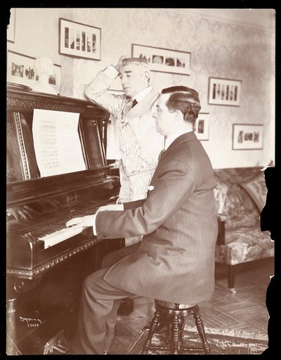 Kyrle Bellew és barátja a zongoránál a Bellew