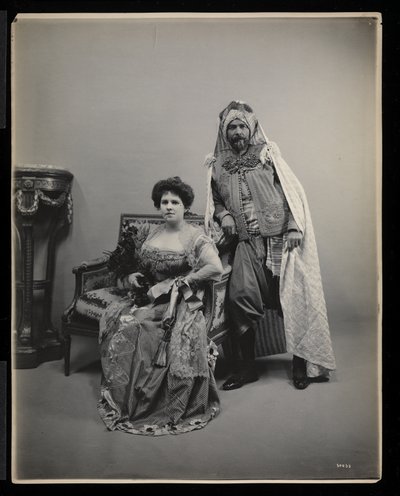 Egy azonosítatlan férfi és nő portréja a James Hazen Hyde Ball-on, New York, 1905. január 31. (ezüst zselatin nyomat) alkotó: Byron Company
