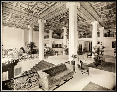 A Robert Treat Hotel bejárata és előcsarnoka, Newark, New Jersey, 1916 (ezüstzselatinos nyomat) alkotó: Byron Company