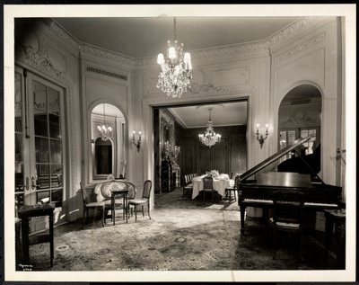 A XVI. Lajos lakosztály zeneszobája a Hotel St. Regisben, 1937 (ezüst zselatin nyomat) alkotó: Byron Company
