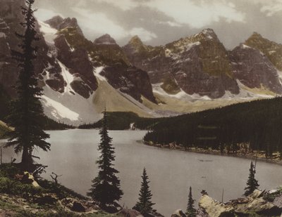 Moraine Lake and Valley of Ten Peaks (színes fotó) alkotó: Byron Hill Harmon