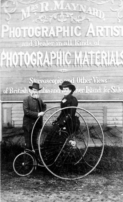 Richard és Hannah Maynard a Mrs. Maynards stúdión kívül, 1880-as évek alkotó: Canadian Photographer
