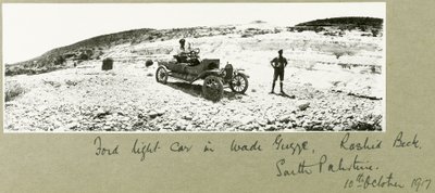 Ford könnyű autó Wadi Guzzehben, Rashid Beckben, Dél-Palesztinában, 1917 októberében alkotó: Capt. Arthur Rhodes