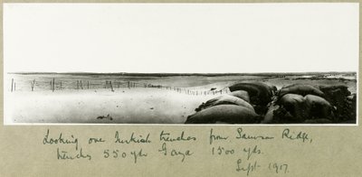 Török lövészárkokra nézve a Samson Ridge-ről, 1917. szeptember alkotó: Capt. Arthur Rhodes