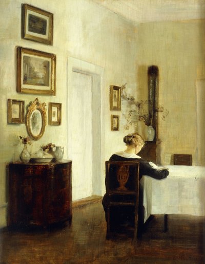 Egy nő egy asztalnál egy belső térben alkotó: Carl Holsoe
