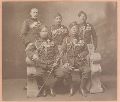King indián rendi tisztjei a Gurkha ezredekből alkotó: Carl Vandyk