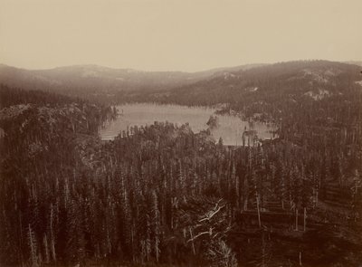 Gátak és tó, Nevada megye, távoli kilátás alkotó: Carleton Watkins