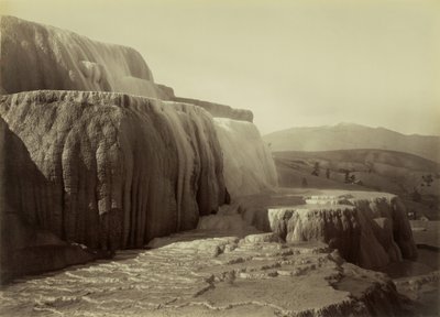 [Minerva-teraszok, Mammoth Hot Springs Nemzeti Park] alkotó: Carleton Watkins