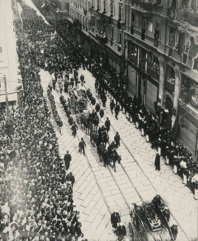 Meggyilkolták Ferenc Ferdinánd osztrák főhercegek és feleségének temetését Szarajevóban július 28-án alkotó: Carlo Wulz
