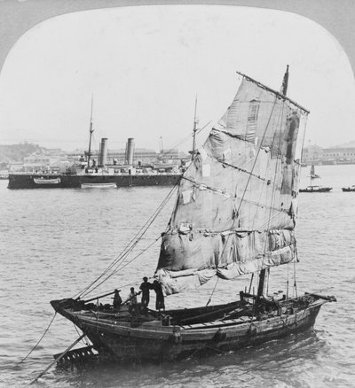 Kínai szemét és brit csatahajó a hongkongi kikötőben, 1902 alkotó: Carlton Harlow Graves