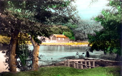Ruswarp Dam, Whitby, North Yorkshire, 1926. alkotó: Cavenders Ltd