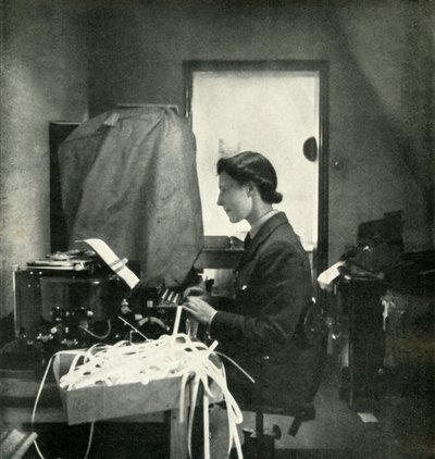 Kód- és rejtjeltiszt, c1943. alkotó: Cecil Beaton
