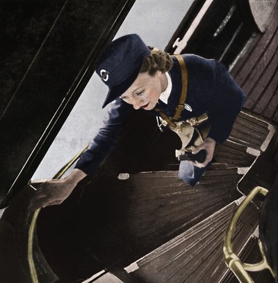 Kérem a viteldíjakat, 1941 alkotó: Cecil Beaton