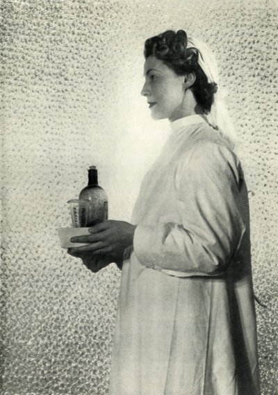 Ápolási Rendelő, c1943. alkotó: Cecil Beaton