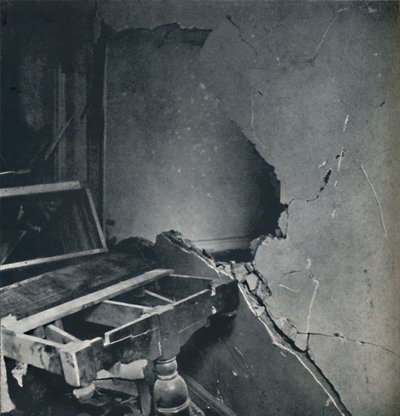 Leülepszik a por, 1941 alkotó: Cecil Beaton