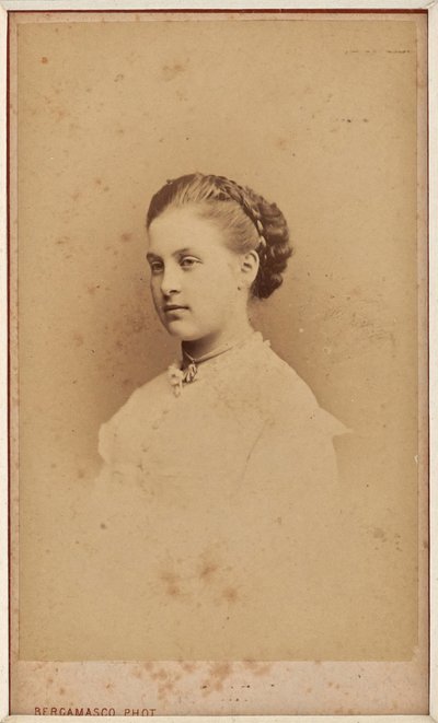 Olga Constantinovna de Russie – Olga Constantinovna orosz nagyhercegnő (1851-1926) portréja par Bergamasco, Charles (Karl) (1830-1896). Fénykép alkotó: Charles Bergamasco