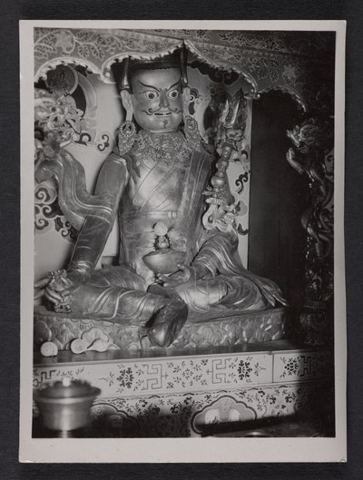 Egy kisebb világi tisztviselő ünnepi öltözetben. alkotó: Charles Alfred Bell