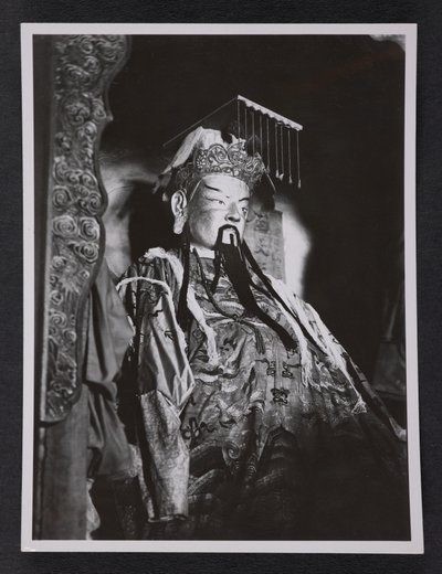 Gesar szobra, a Gesar templomban, Shigatse alkotó: Charles Alfred Bell