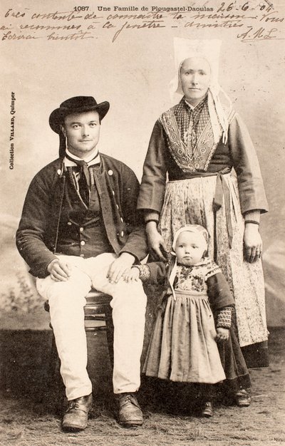 Régi képeslap/Plougastel Daoulas család/Bretagne/Franciaország alkotó: Augustus Kollner