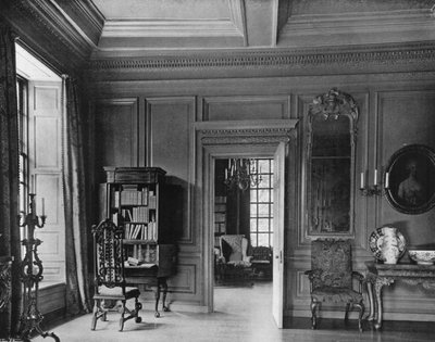 Ajtó a szalonban, amely a restaurációs kamrába nyílik alkotó: Charles Latham