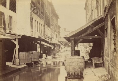 [Cserzőműhely a Bièvre partján] / [A Bièvre és a cserzőműhelyek, ma szennyvízcsatorna]. alkotó: Charles Marville