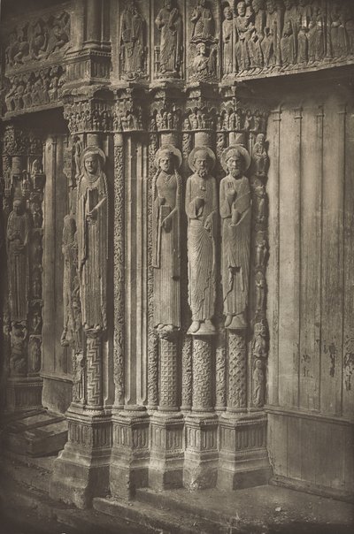 Chartres-i székesegyház. A királyi kapuzat jobb oldali ajtaja, nyugati oldal, XII. század alkotó: Charles Nègre