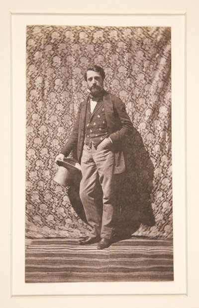 Álló férfi portréja kalappal alkotó: Charles Nègre