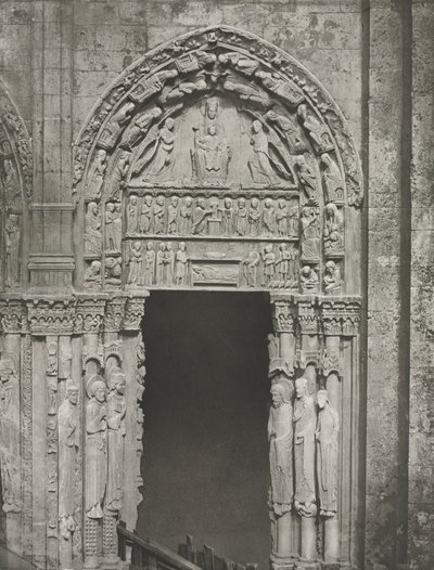 Chartres-i katedrális: Chartres-i Miasszonyunkkal a királyi kapu jobb oldalán. alkotó: Charles Nègre