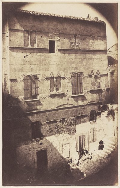 Egy román stílusú ház homlokzata Saint-Gilles du Gardban alkotó: Charles Nègre
