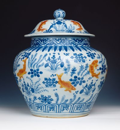 Zománcozott kék-fehér "Fish" tégely és fedele, 1522-1566 alkotó: Chinese School