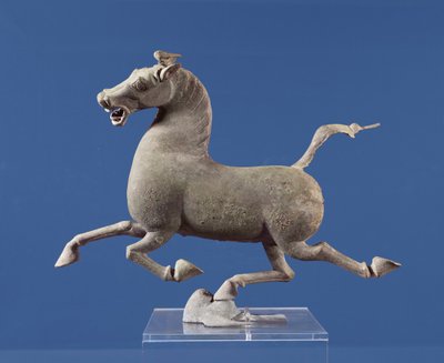 Vágtató ló egy patával, fecskén pihenve, a Wu-wei sírjából, Kansuban, Kelet-Han-dinasztia (bronz) alkotó: Chinese School