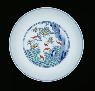Máz alatti kékre és ducai zománcokra festett porcelántál, 1723-1735 (porcelán) alkotó: Chinese School