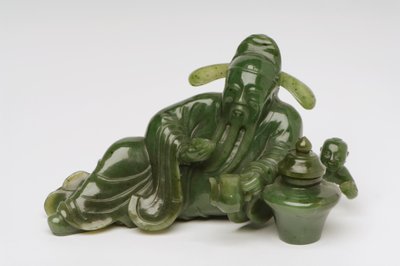 Fekvő kínai tudós figura (jáde) alkotó: Chinese School