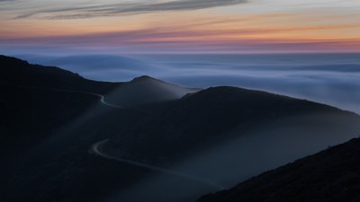 Alkonyati hegyi út alkotó: Chuanxu Ren