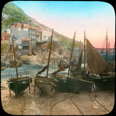 Halászflotta apálykor, Polperro, Cornwall, 19. század vége vagy 20. század eleje alkotó: Church Army Lantern Department
