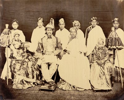 Jung Bahadoor fő feleségével, 2 lányával és rabszolgalányaival alkotó: Clarence Comyn Taylor