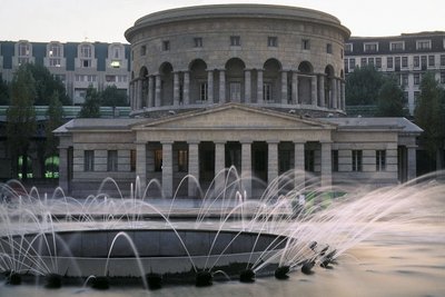 A La Villette rotundát 1789-ben építette Claude Nicolas Ledoux. alkotó: Claude Nicolas Ledoux