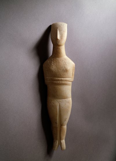 Sematikus női figura, fehér márvány okker inkrusztációkkal, ie 3200-2000 alkotó: Cycladic Cycladic