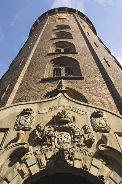 A torony külső képe, 1643-ban készült el alkotó: Danish School