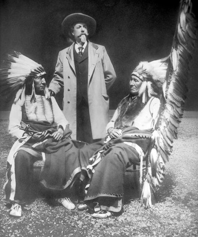 William F. Cody vörös felhővel és amerikai lóval alkotó: David Frances Barry