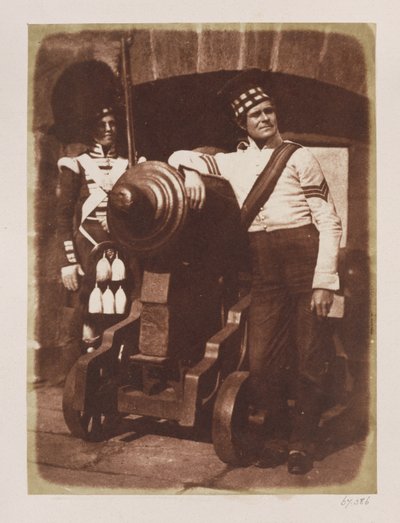 Artilleryman és Highlander, Edinburgh Castle (sópapír nyomat kalotípus negatívról) alkotó: David Octavius Hill
