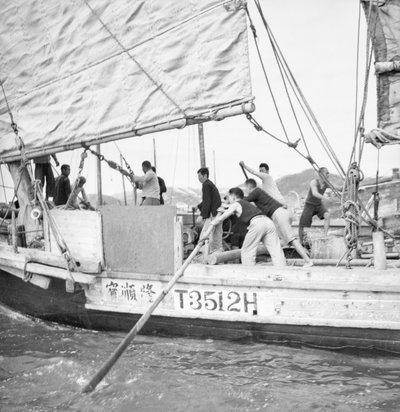 A T3512H hongkongi kishajó bal oldali szélső képét a hongkongi Sham Shui Po-nál, Hongkongban koponyázzák. alkotó: David Watkin Waters