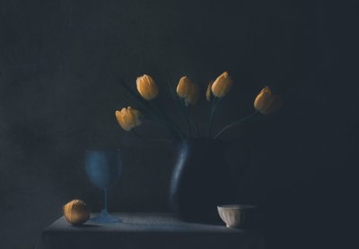 Hangulatos sárga tulipánok csendélet alkotó: Delphine Devos