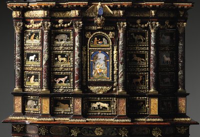XIV. Lajos állványos szekrény (aranyozott bronz, pietra dura, teknőspáncél, kőris, ebonizált és aranyozott parcella) (lásd még: 1766355-6) alkotó: Domenico and Gobelins workshop (attr. to) Cucci