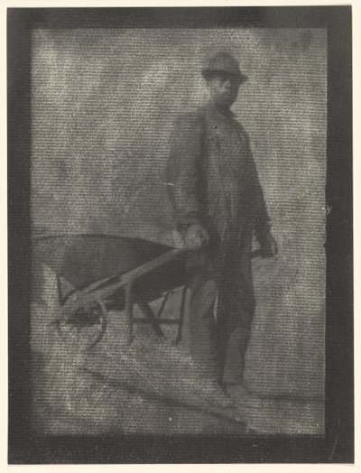 [Fekete férfi talicskával] alkotó: Doris Ulmann