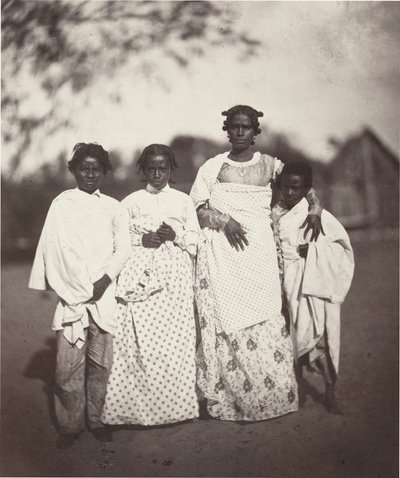Madagaszkári nő és gyermekei (3. tábla) alkotó: Désiré Charnay