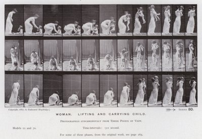 Mozgó emberalak: Nő, gyermeket emel és hordoz (f/w fotó) alkotó: Eadweard Muybridge