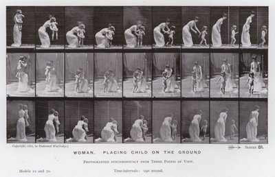Mozgó emberalak: Nő, gyermeket fektet a földre (f/w fotó) alkotó: Eadweard Muybridge