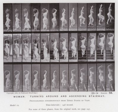 Mozgó emberalak: Nő, megfordul és felfelé megy a lépcsőn (f/w fotó) alkotó: Eadweard Muybridge